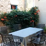 Alenka Apartamento *