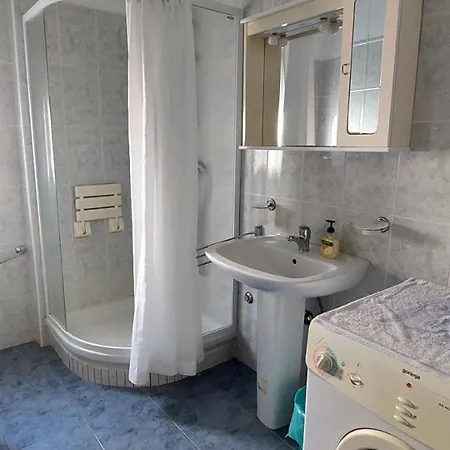 Alenka Appartamento Tkon