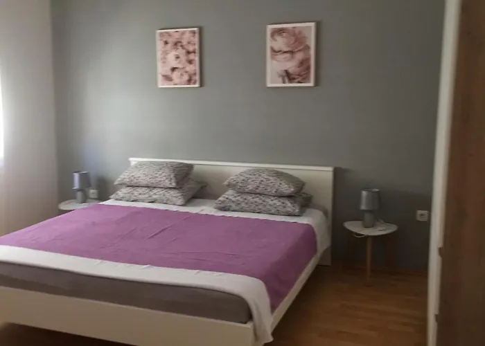 Alenka Apartman Tkon